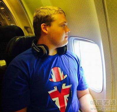 晚上咱们再去那家店乐呵乐呵，听老板说有新货到