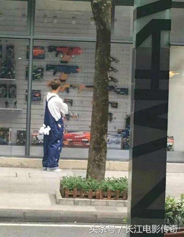 甜蜜暴击鹿晗关晓彤偷偷接吻花絮,甜蜜暴击鹿晗关晓彤接吻现场花絮