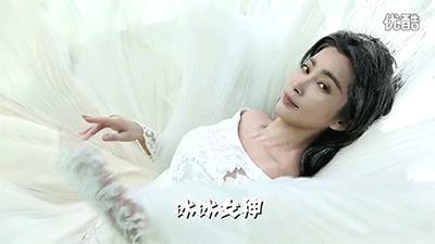 香奈儿卖价4000块一双的塑料凉鞋！竟然跟我童年时候9块钱一双的一样一样的