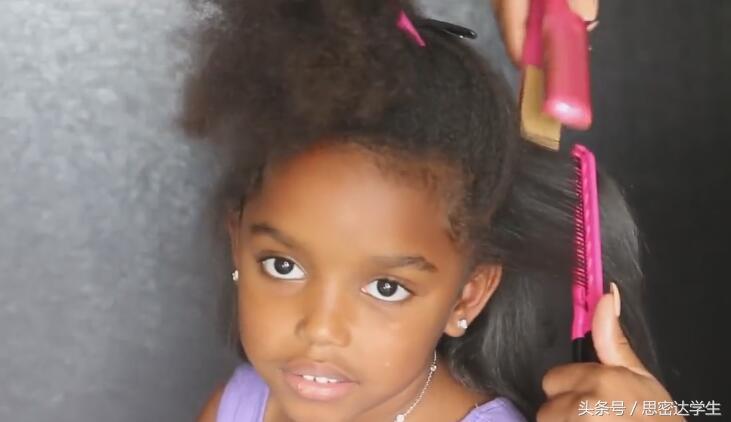 非洲8岁小女孩把头发拉直后，竟这么好看