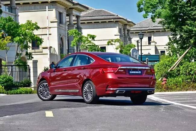 吉利博瑞最新款轿车,最新款吉利博瑞空间展现