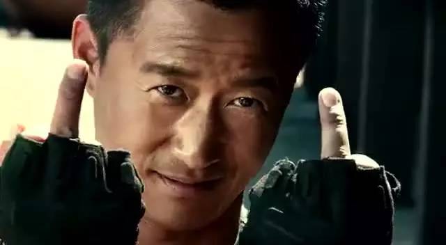 你选燃还是颜？热血硬汉与颜值盛宴的碰撞（这部剧可能从一开始就输了）