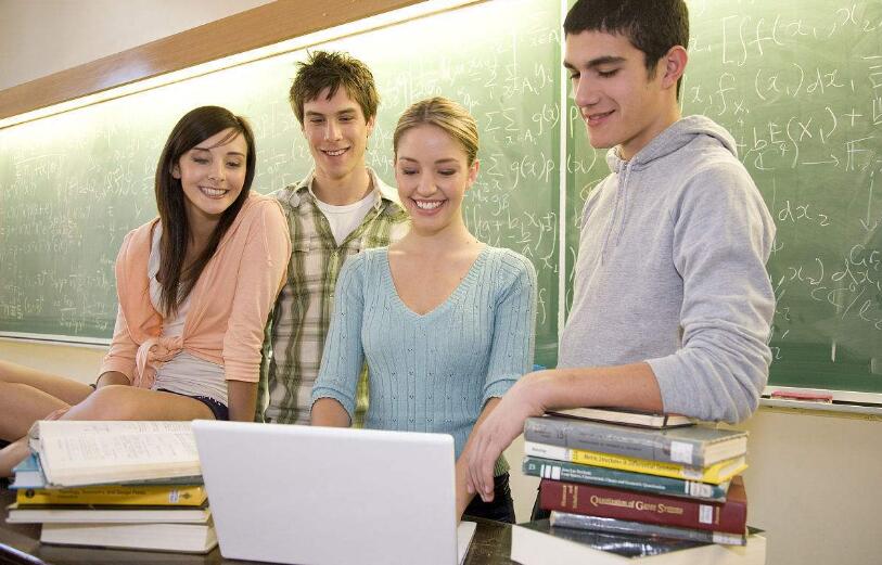 陪伴你的大学生活──学生*党**如何选购笔记本？