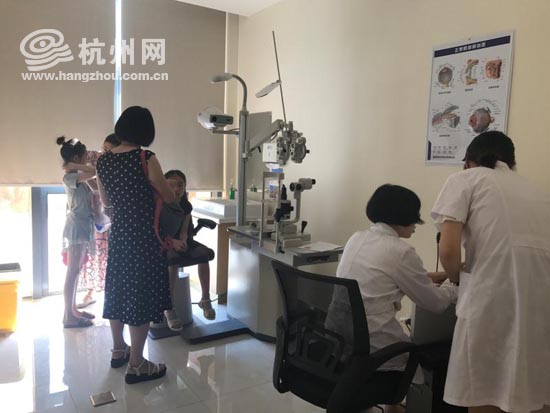 小眼镜低龄化,小眼镜现低龄化趋势