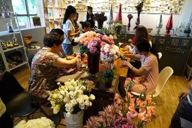 鑸屽皷涓婄殑鍗楅棬,鑸屽皷涓婄殑鍗楅棬缇庨鍥㈣喘