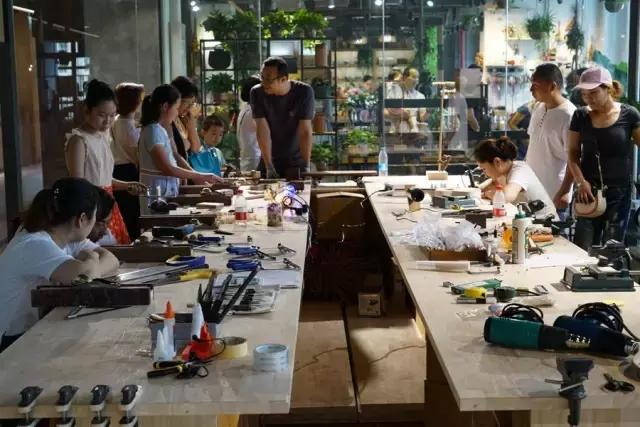 鑸屽皷涓婄殑鍗楅棬,鑸屽皷涓婄殑鍗楅棬缇庨鍥㈣喘