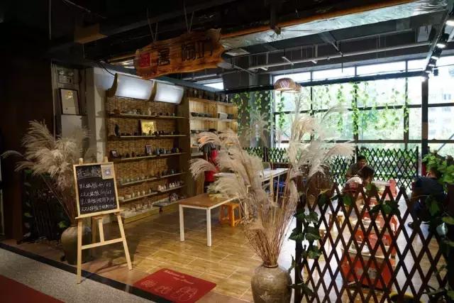 鑸屽皷涓婄殑鍗楅棬,鑸屽皷涓婄殑鍗楅棬缇庨鍥㈣喘