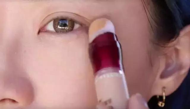 怎么打造眼妆视频,如何打造好看的眼睛妆容