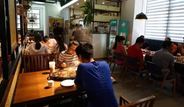 鑸屽皷涓婄殑鍗楅棬,鑸屽皷涓婄殑鍗楅棬缇庨鍥㈣喘