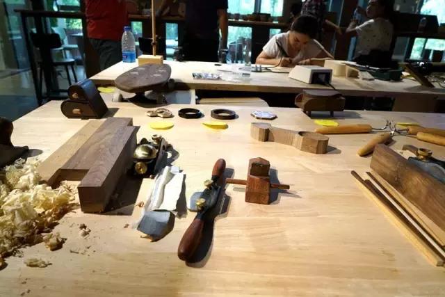 鑸屽皷涓婄殑鍗楅棬,鑸屽皷涓婄殑鍗楅棬缇庨鍥㈣喘