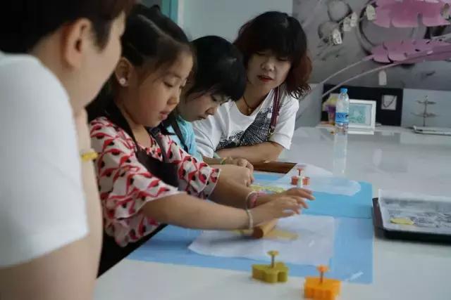 鑸屽皷涓婄殑鍗楅棬,鑸屽皷涓婄殑鍗楅棬缇庨鍥㈣喘