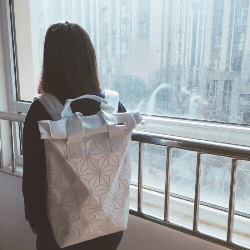 adidas三叶草和三道杠的双肩包,adidas双肩包三叶草