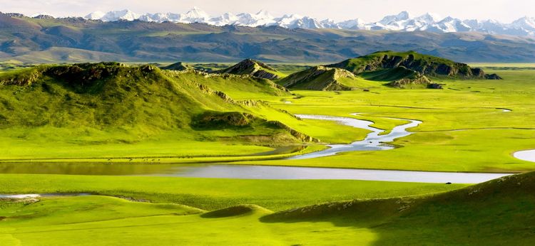 巴音布鲁克最高的山和最长的河,巴音布鲁克的神秘湖泊