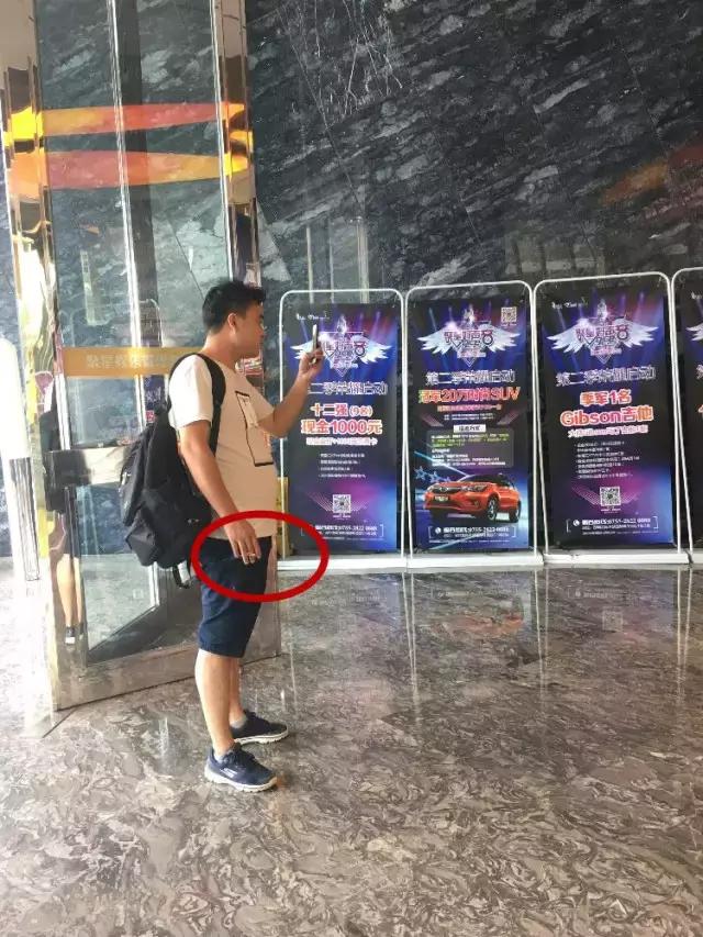 「曝光台」无视病人健康！某医院保安在大门口吸烟