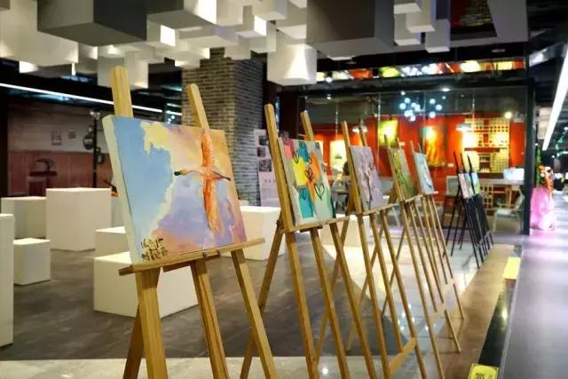 鑸屽皷涓婄殑鍗楅棬,鑸屽皷涓婄殑鍗楅棬缇庨鍥㈣喘