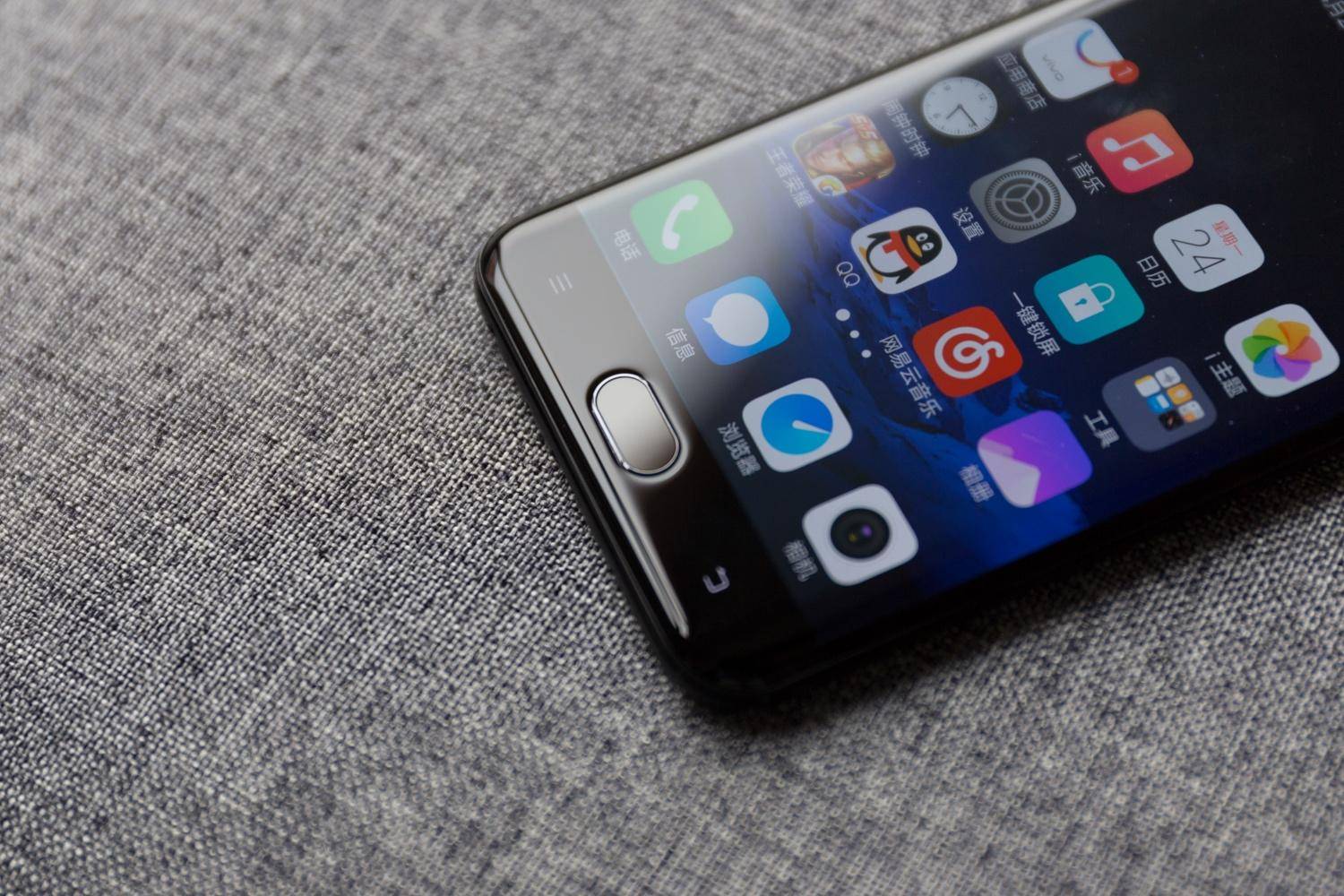 手机也分高，中，低！但能满足消费者的也许就只有vivo了