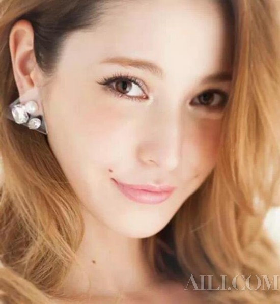 明星脸上的痣是怎么去掉的,明星都是怎么去掉脸上的痣