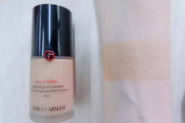 编辑部的选择｜4款网红粉底测评，不去专柜也能挑到适合你的那个