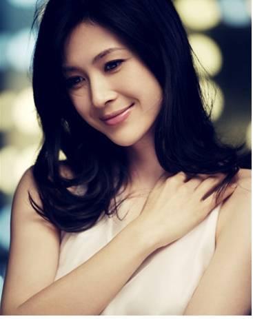 因亮剑爆红，两次搭档罗晋后少有音讯，今与靳东演离婚，再度走红