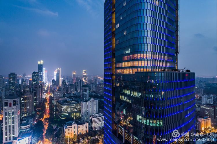 江苏第一高楼紫峰大厦,江苏南京市紫峰大厦