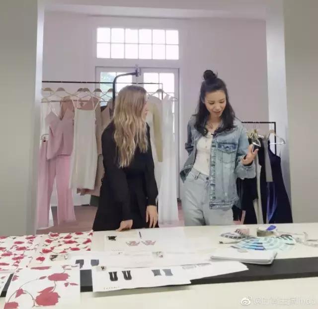 大嘴短发被讽“怪物”，如今逆袭时尚圈第一宠儿