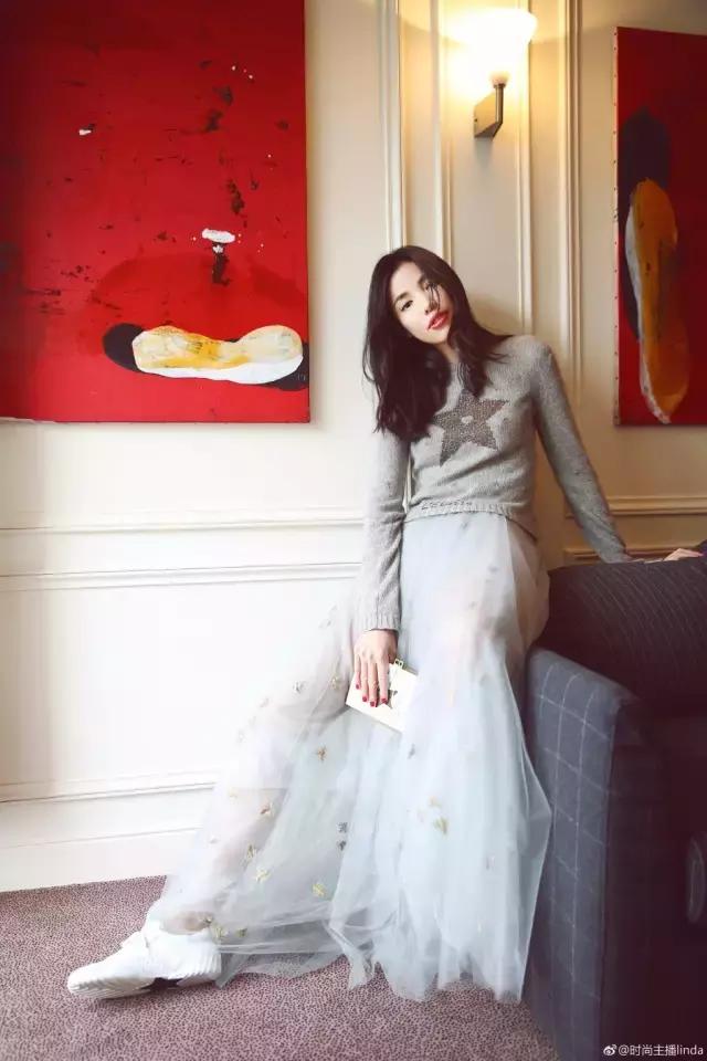 大嘴短发被讽“怪物”，如今逆袭时尚圈第一宠儿