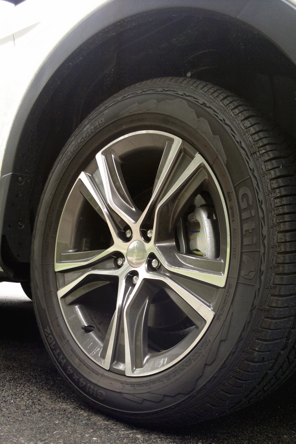 力帆x802017款2.0t自动舒适型,2019款力帆x80手动挡