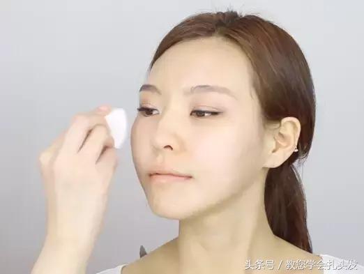 短发扎马尾好看的发型简单,短发发型怎么扎简单好看低马尾