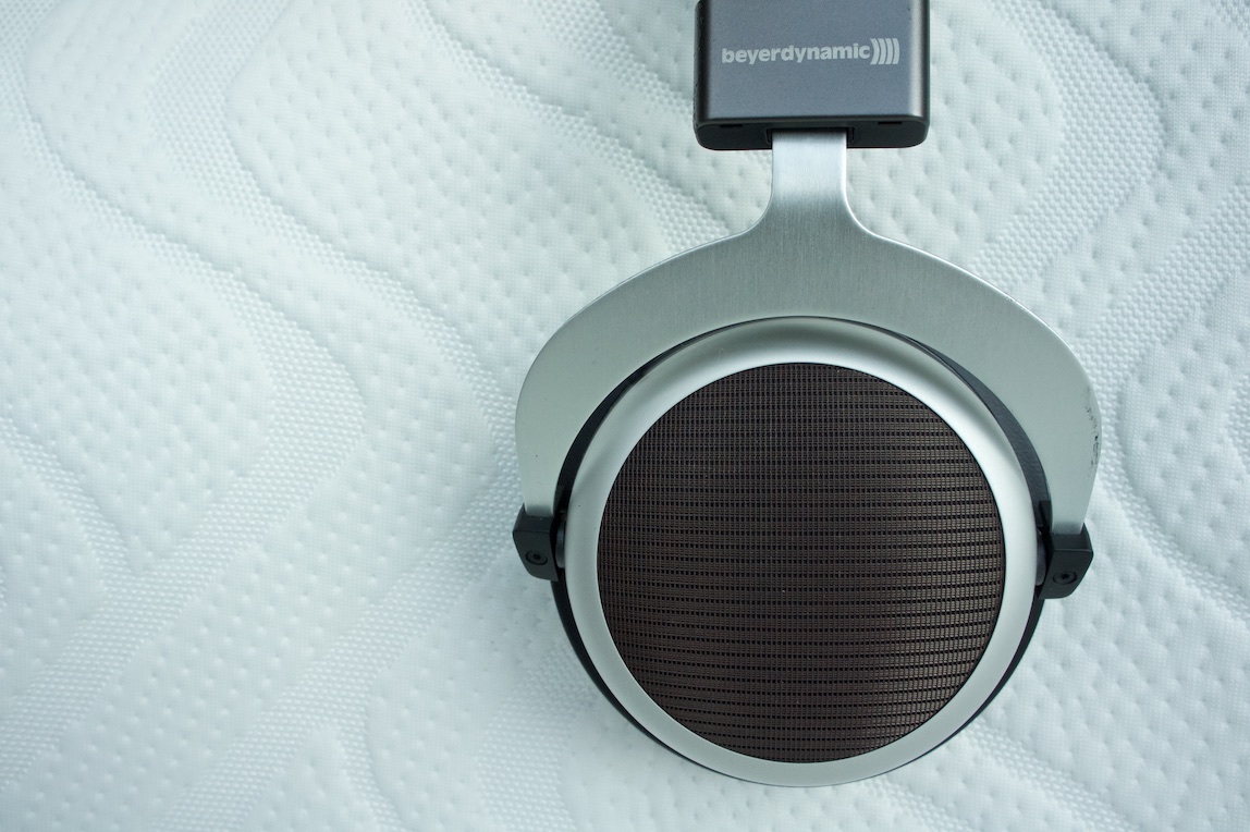 廉颇老矣！短评特斯拉1代拜亚动力T90头戴式耳机