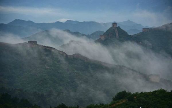 自带仙气效果，如临仙境奇缘，你见过这么高颜值的万里长城吗？