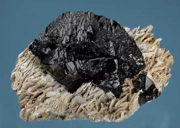 亮瞎了眼是什么意思,各类宝石的意义和功效