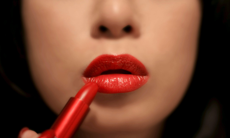 抹口红测试,擦口红会变聪明吗