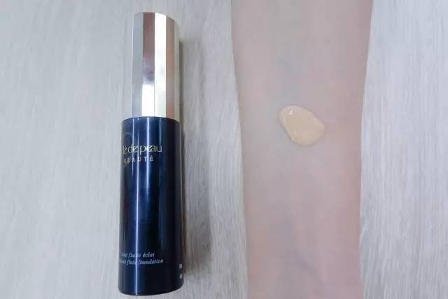 编辑部的选择｜4款网红粉底测评，不去专柜也能挑到适合你的那个