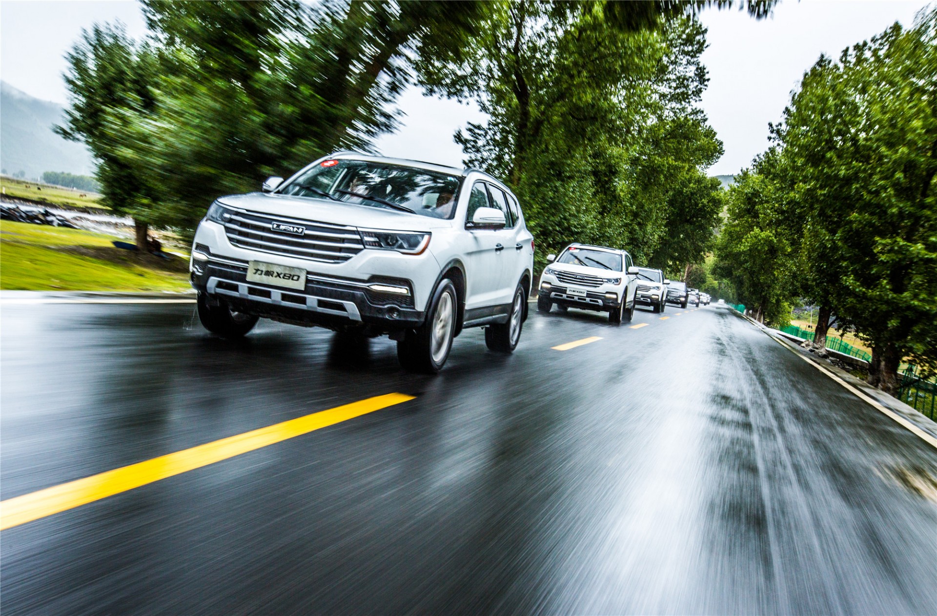 力帆x802017款2.0t自动舒适型,2019款力帆x80手动挡