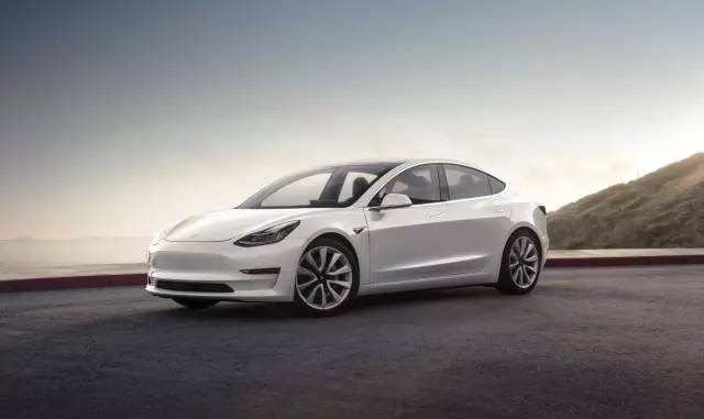 新闻+：共享宝马、马扎接连刷屏，你还见过哪些奇葩的共享经济