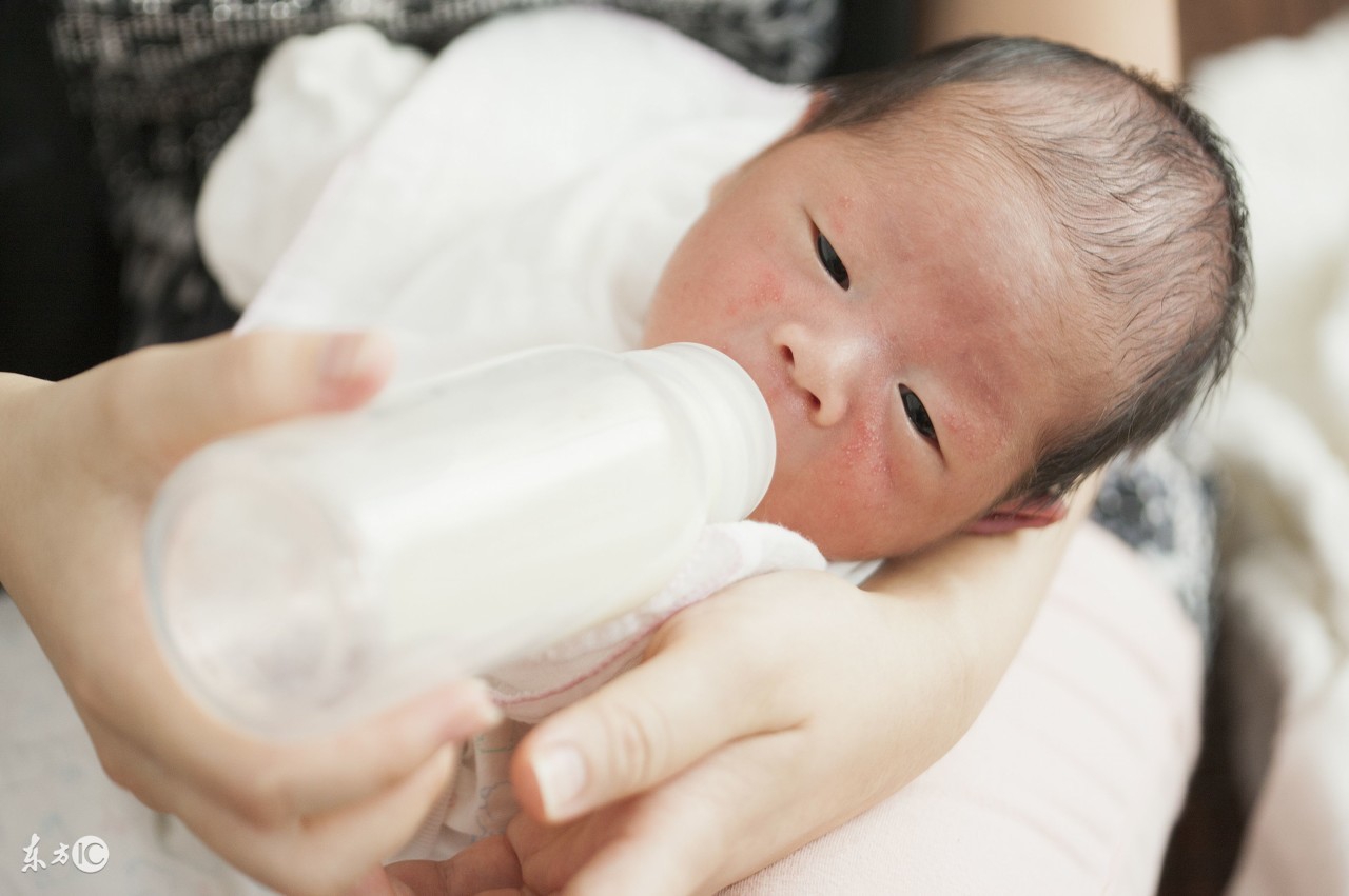 宝妈们宝宝用什么奶瓶喝奶,不锈钢奶瓶可以给宝宝用吗