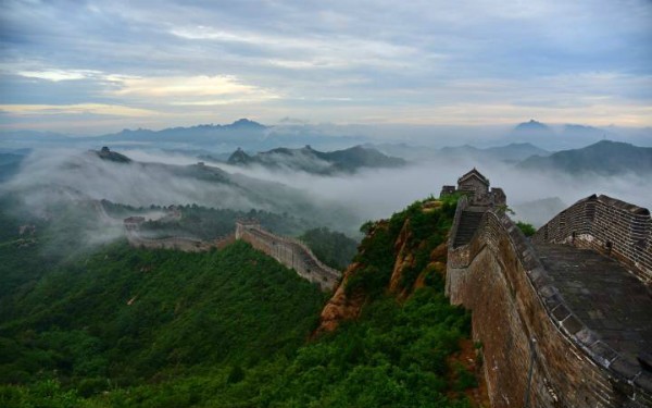 自带仙气效果，如临仙境奇缘，你见过这么高颜值的万里长城吗？