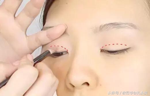 短发扎马尾好看的发型简单,短发发型怎么扎简单好看低马尾