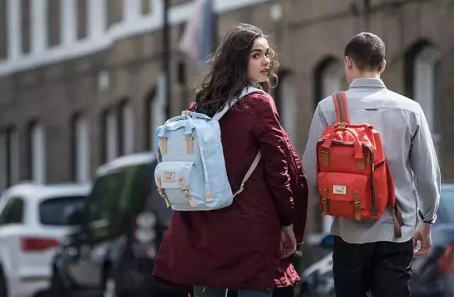 背了这个“甜甜圈”包包，我彻底放弃了北极狐