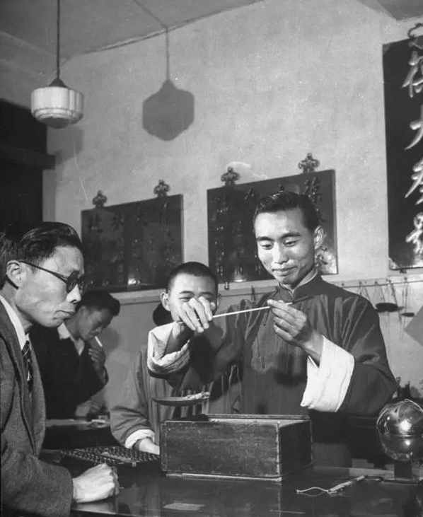 民国时期中药店，敢养这个动物，药店老板胆子太大了！