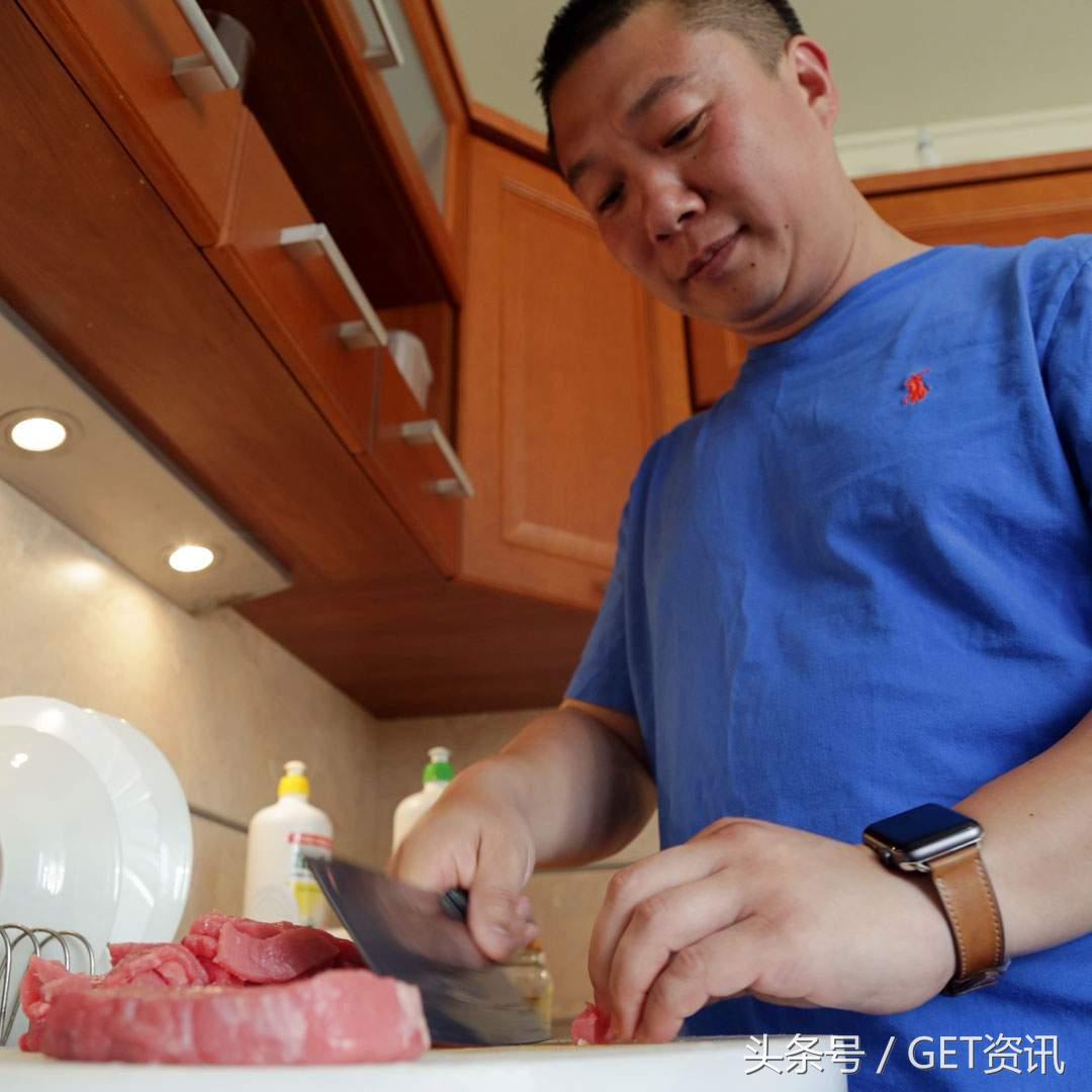 波兰铁矿上的中国单身青年，开车150公里买大米