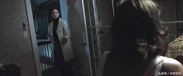 图解电影《招魂2》｜恶鬼折磨萝莉的一百种方法，被吓到漏尿