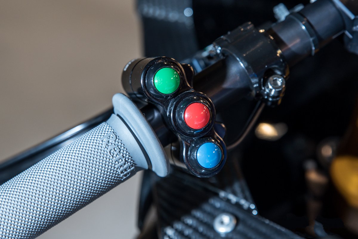 宝马摩托车hp4race民用版,限量版宝马hp4race超级摩托车