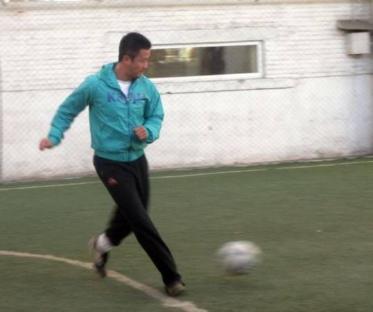 吴京战狼二踢足球,战狼2吴京拍戏经历