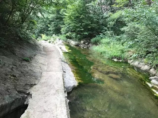 距京160公里，山水面积达5km²，双泉汇流誉为“十里画廊”