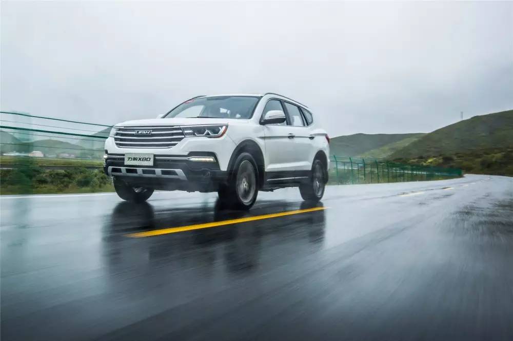 力帆x802017款2.0t自动舒适型,2019款力帆x80手动挡