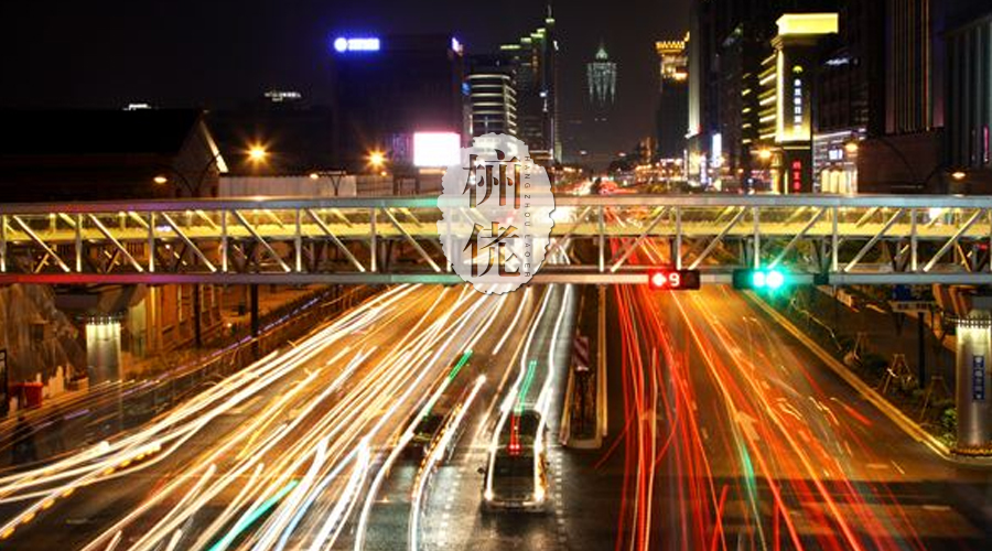 走过3570米，站在延安路尽头，闻到了这座城市繁华过尽的味道