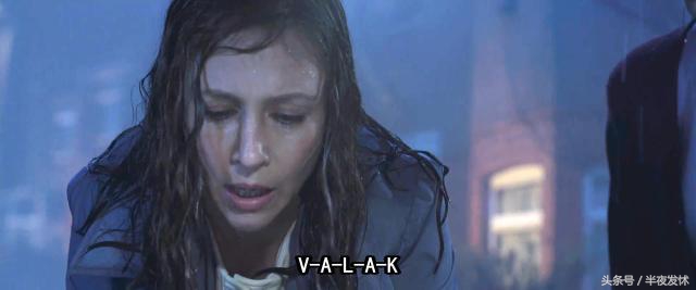 图解电影《招魂2》｜恶鬼折磨萝莉的一百种方法，被吓到漏尿