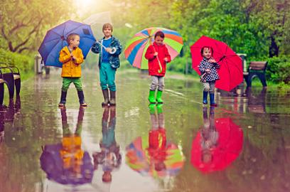 为何小孩爱踩水,小孩为什么爱踩水