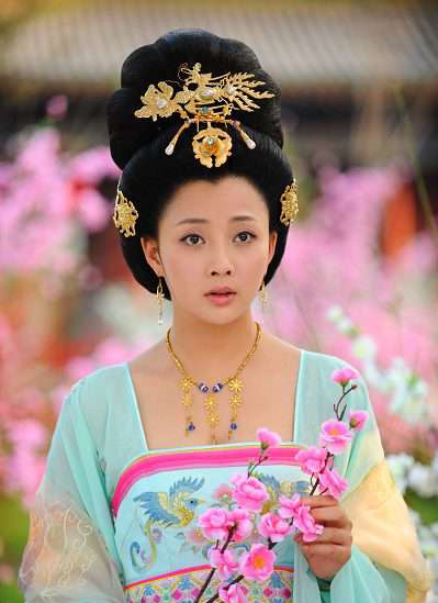 皇帝宠妃谋害太子成功后，却被太子的幽魂吓死，她就是武惠妃